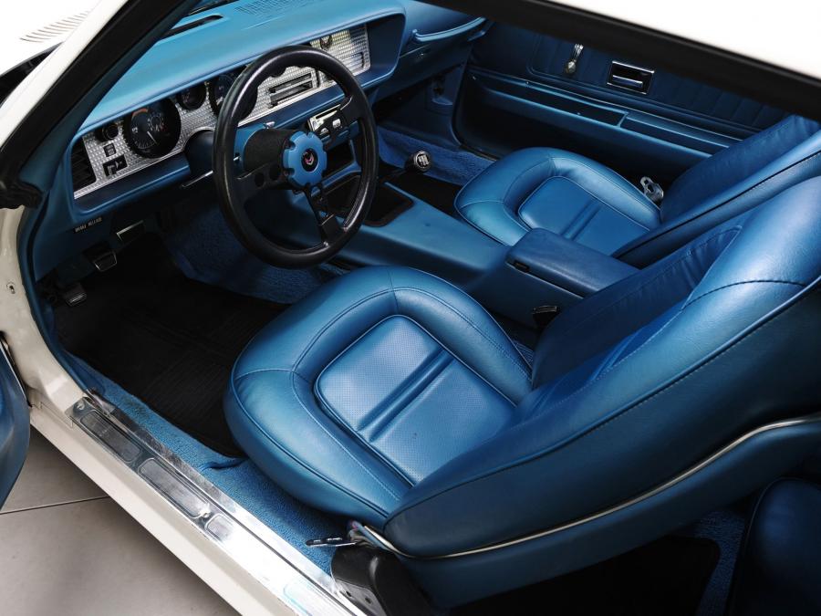 Интерьер Pontiac Firebird Trans Am 1973 года  (фото 10 из 11)